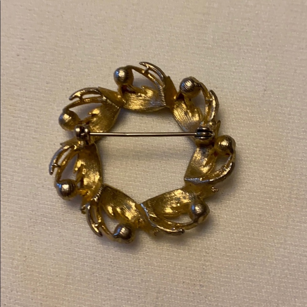 5/20 VTG Gold Toned Faux Pearl Embellished Brooch - Picture 2 of 3